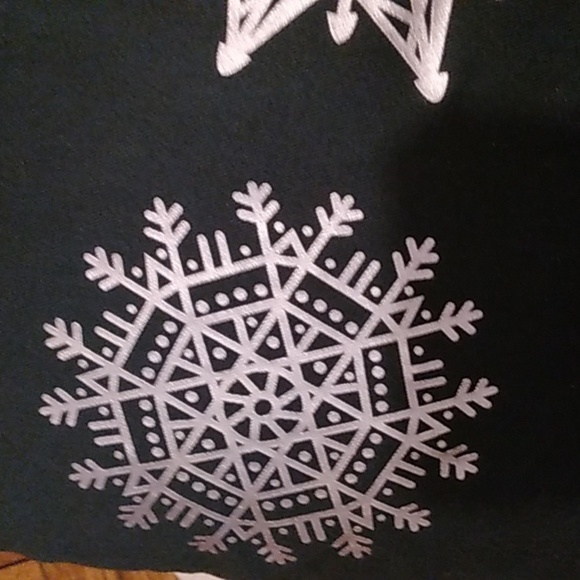 Set of 3 Snowflake Chrisrmas pillows - Picture 5 of 10